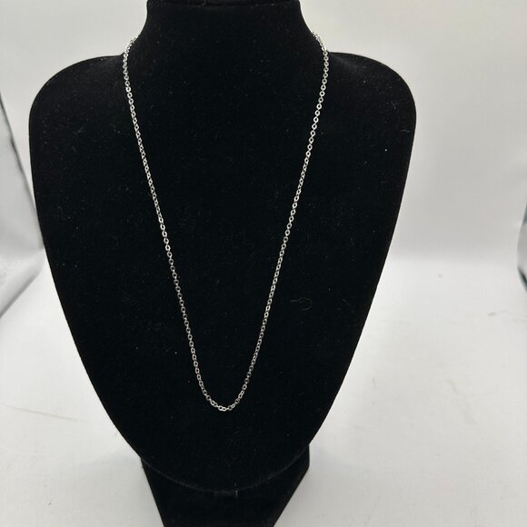Silver Chain Necklace With Circular Clasp Design - Picture 1 of 3